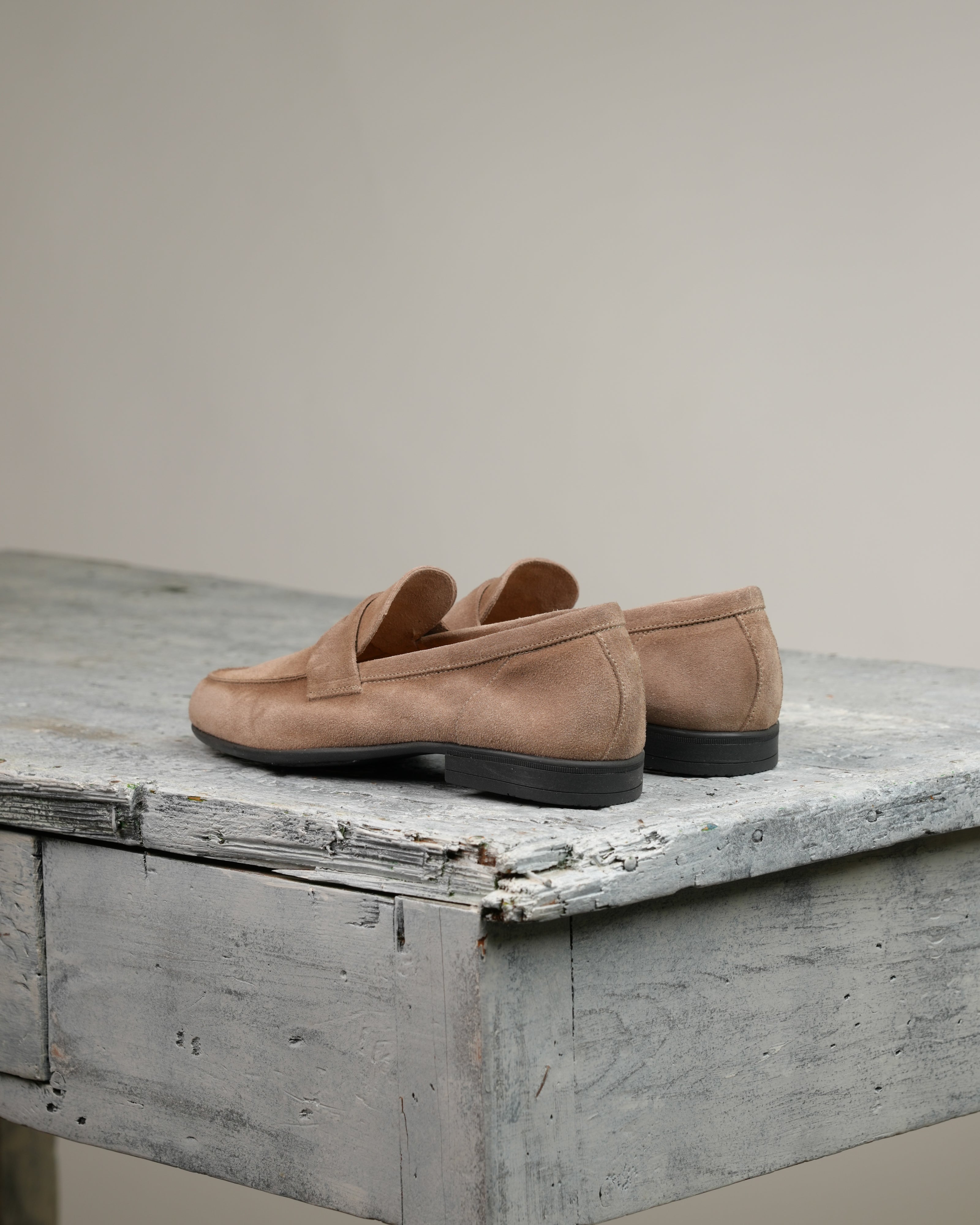 Marechiaro penny loafers in suede beige