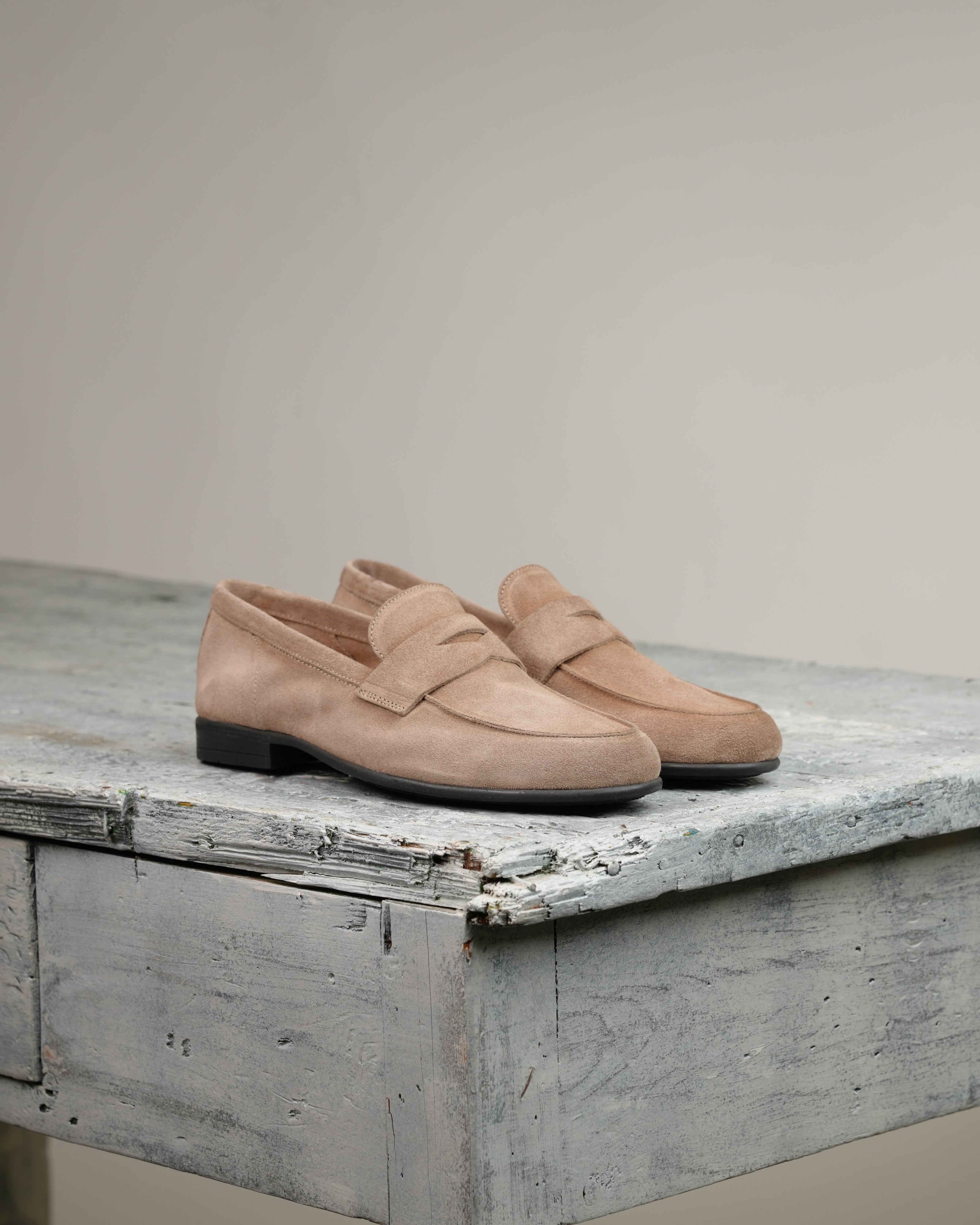 Marechiaro penny loafers in suede beige
