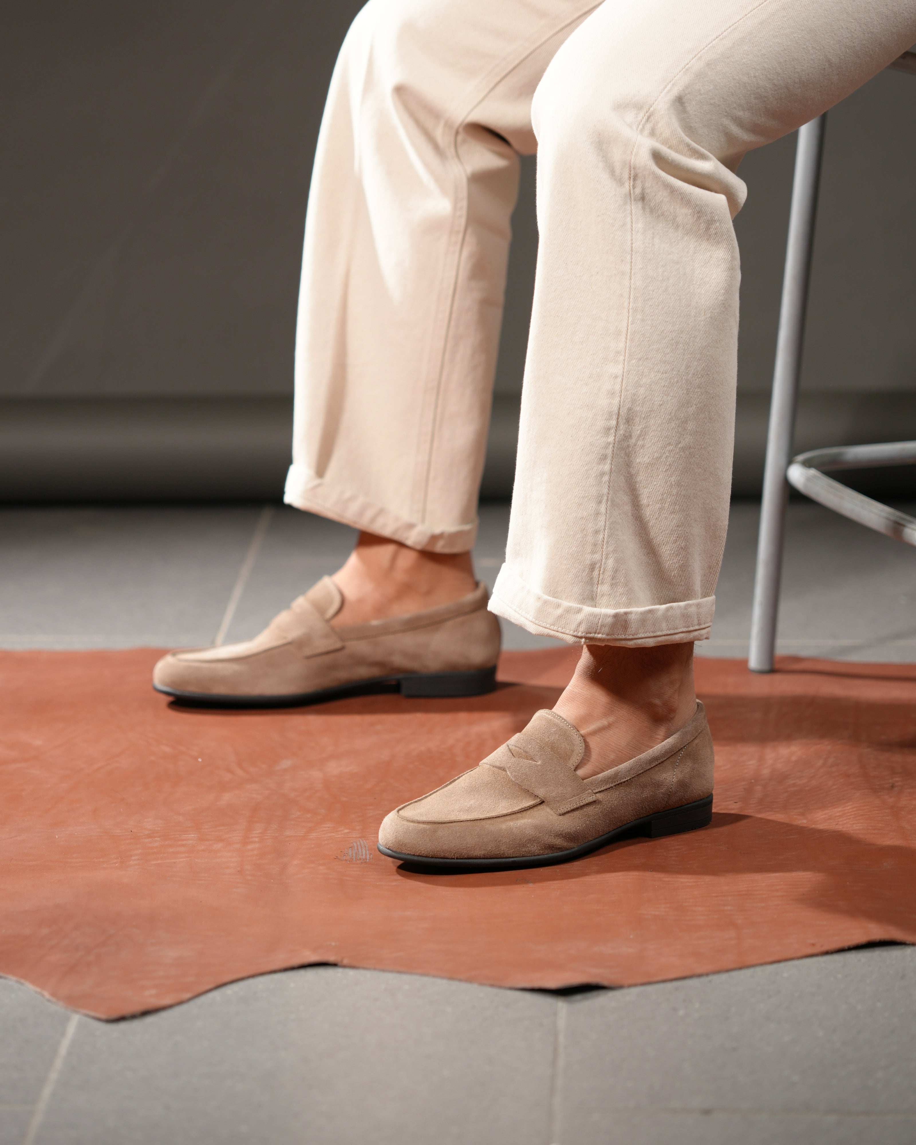 Marechiaro penny loafers in suede beige