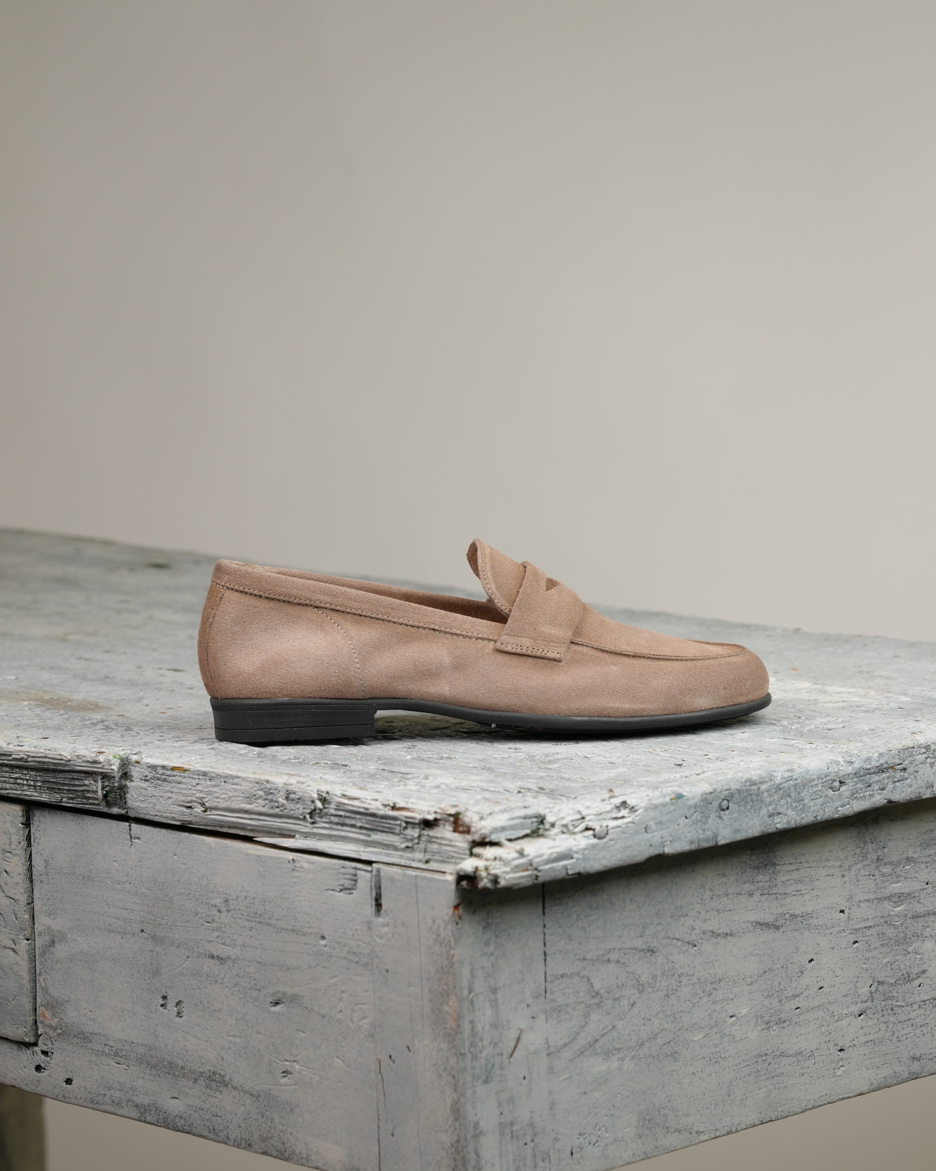 Marechiaro penny loafers in suede beige